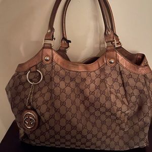 GUCCI
Monogram Large Sukey Tote Bronze/ Beige